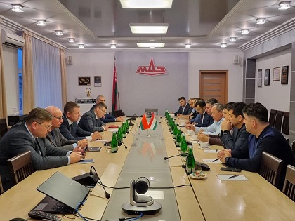 Министр промышленности и новых технологий Таджикистана посетил МАЗ