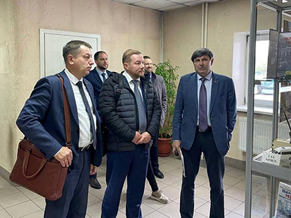 Поставки пассажирской техники МАЗ обсудили в Мурманске
