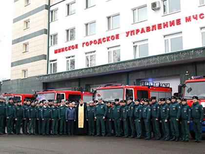 Ключи от новых пожарных автомобилей вручили в столичном управлении МЧС