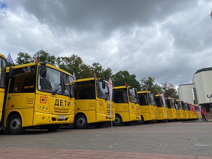 МАЗ передал партию школьных автобусов Витебской области
