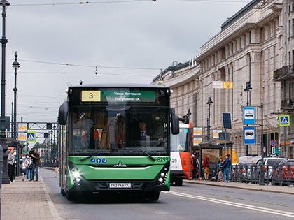 Новейший автобус МАЗ-303 вышел на маршрут