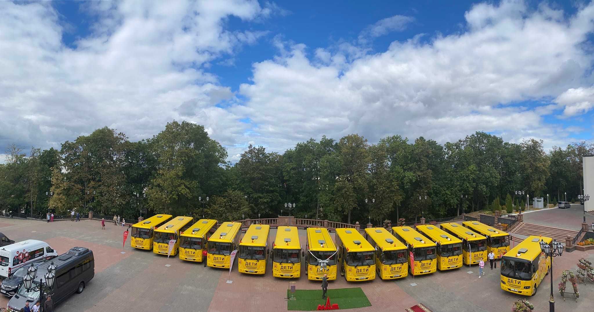 МАЗ передал партию школьных автобусов Витебской области