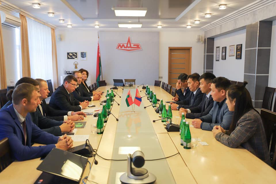 Новые поставки техники в Монголию прорабатывают на Минском автозаводе