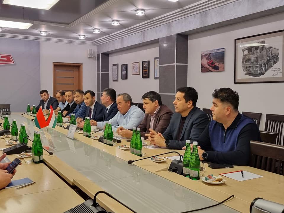 Министр промышленности и новых технологий Таджикистана посетил МАЗ