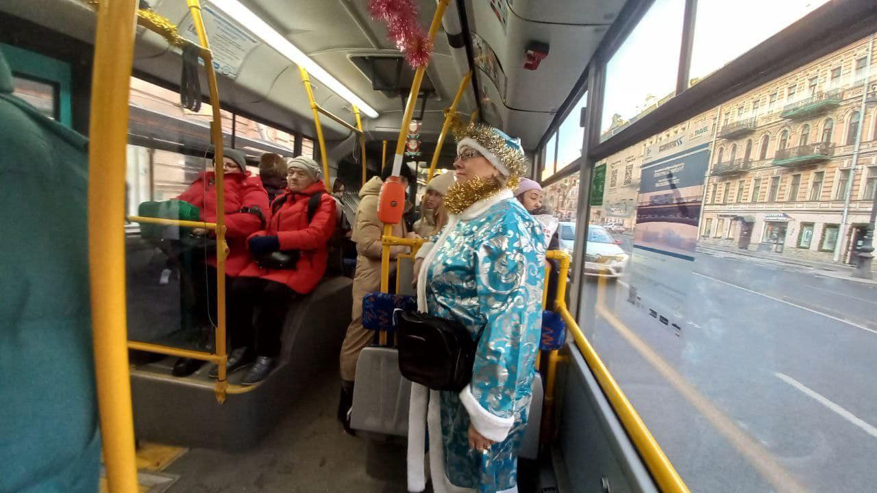 Новогодний автобус МАЗ в Санкт-Петербурге