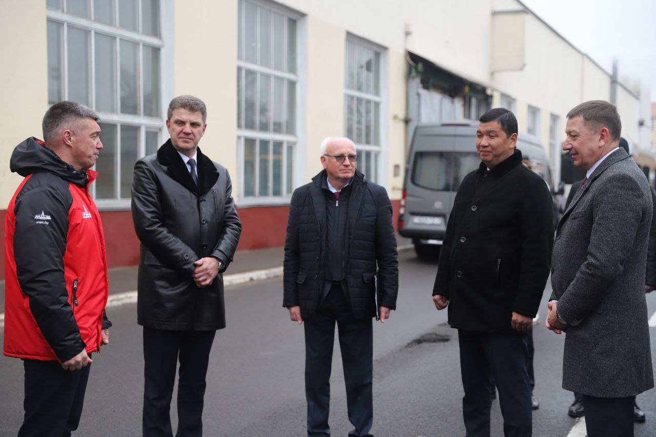 Кыргызстан заинтересован в закупке техники МАЗ