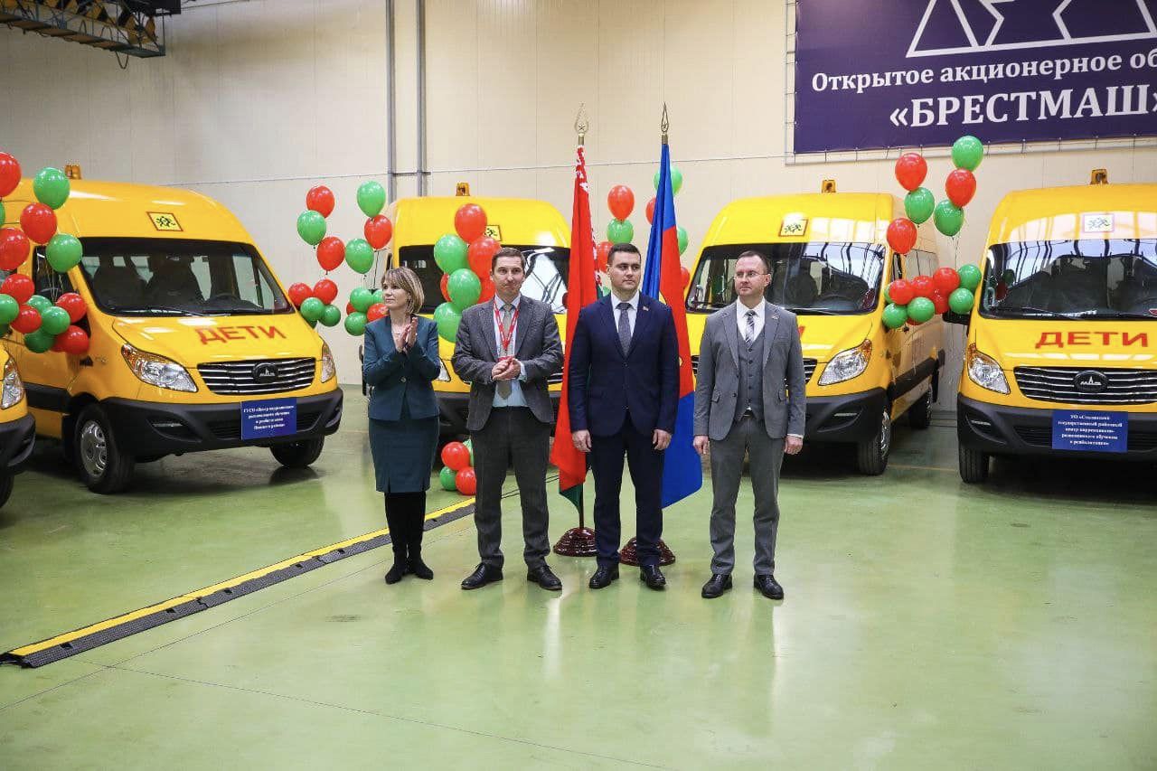 Первая партия специально оборудованных автобусов передана в Бресте