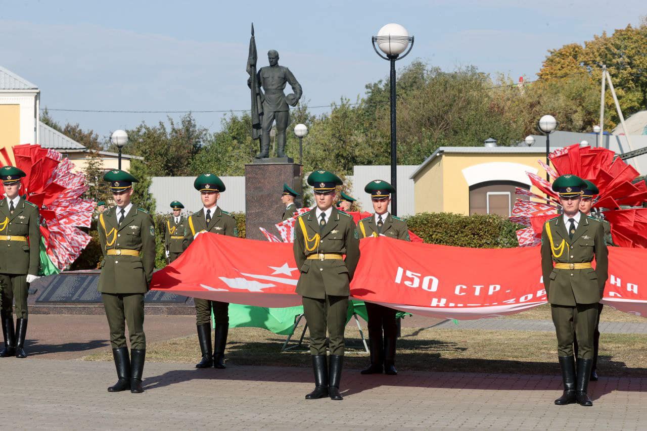 Новый автобус МАЗ передан Лоевскому району