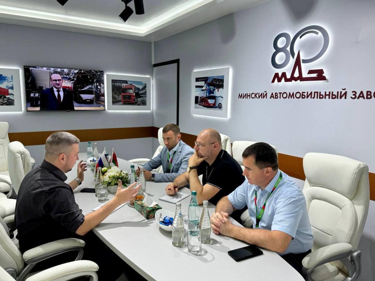 Работа на выставке «ИННОПРОМ» продолжается