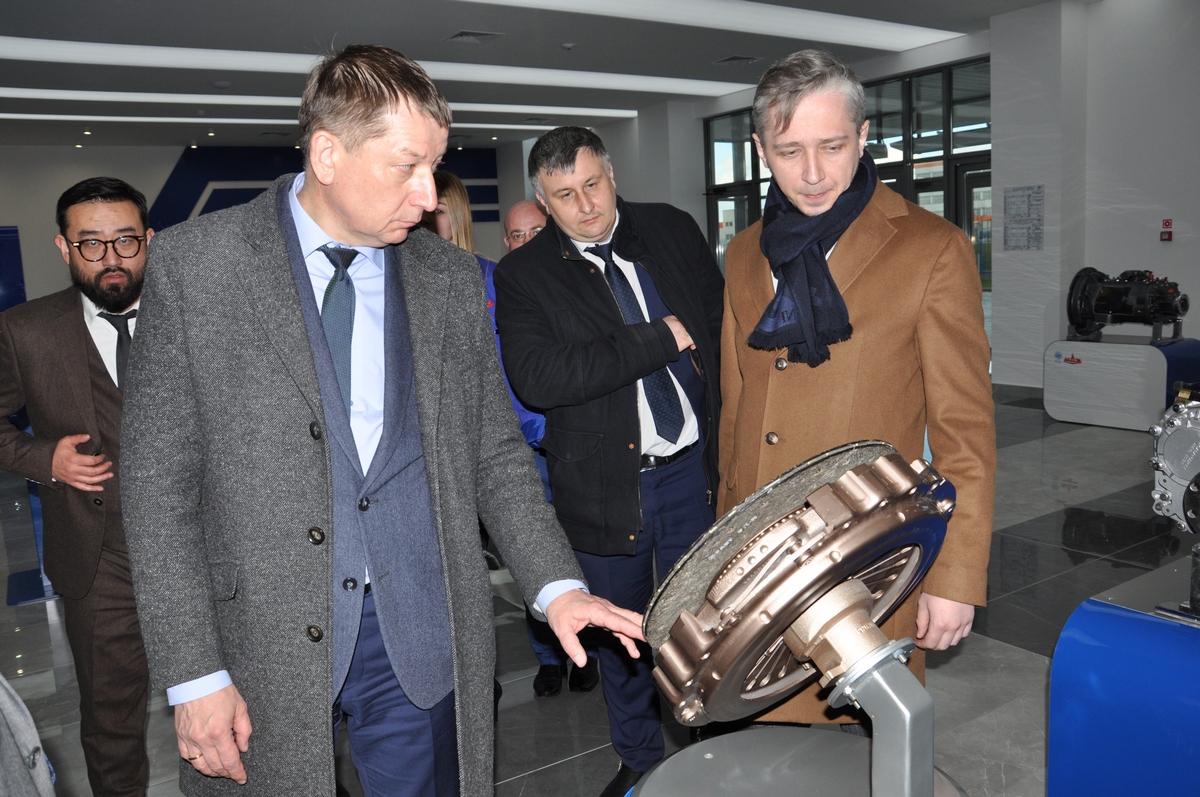 Делегация МАЗ посещает завод 