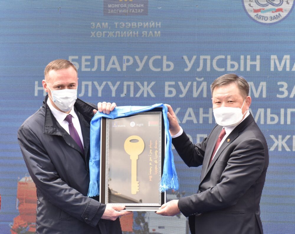 Спецтехника на базе шасси МАЗ в Монголии