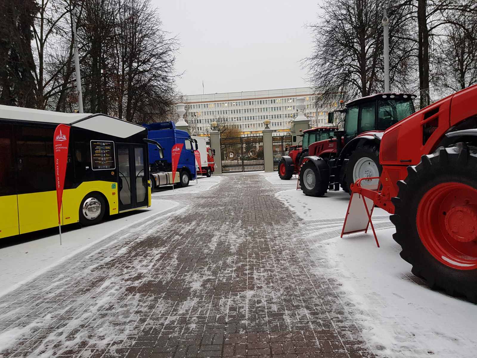 Минский автомобильный завод на выставке БНТУ