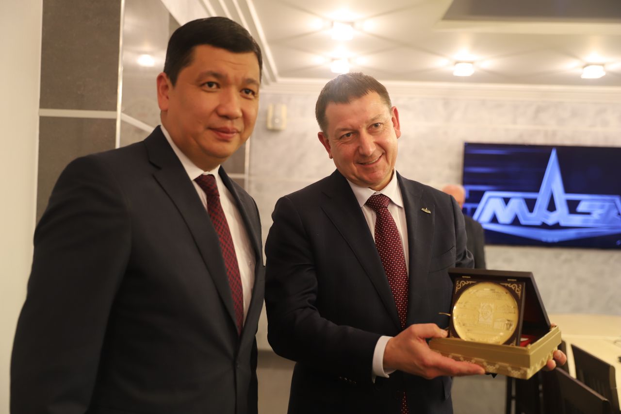 Кыргызстан заинтересован в закупке техники МАЗ