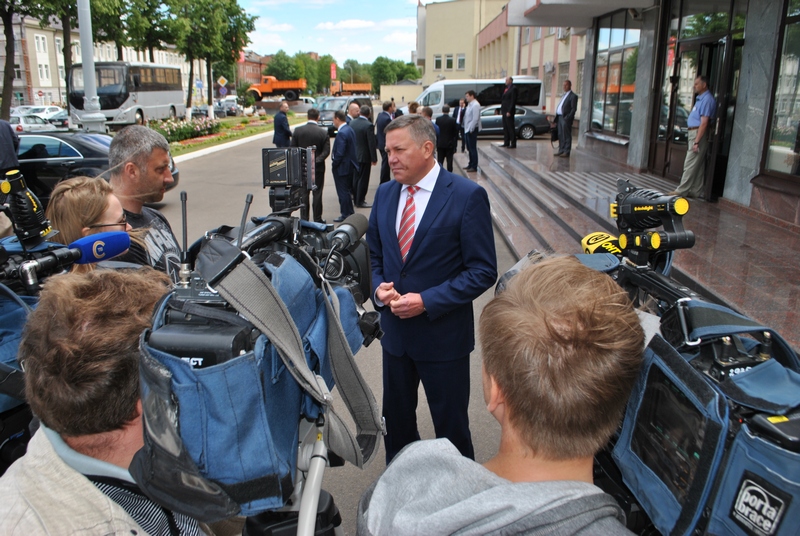 Губернатор Вологодской области посетил МАЗ