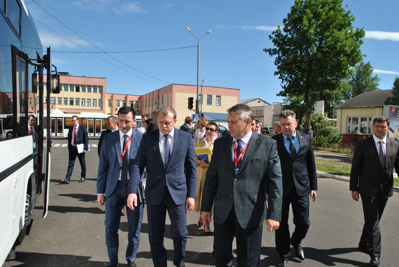 Губернатор Вологодской области посетил МАЗ