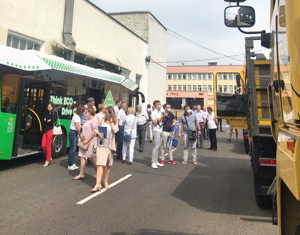 Делегация Белорусского института стратегических исследований посетила Минский автозавод