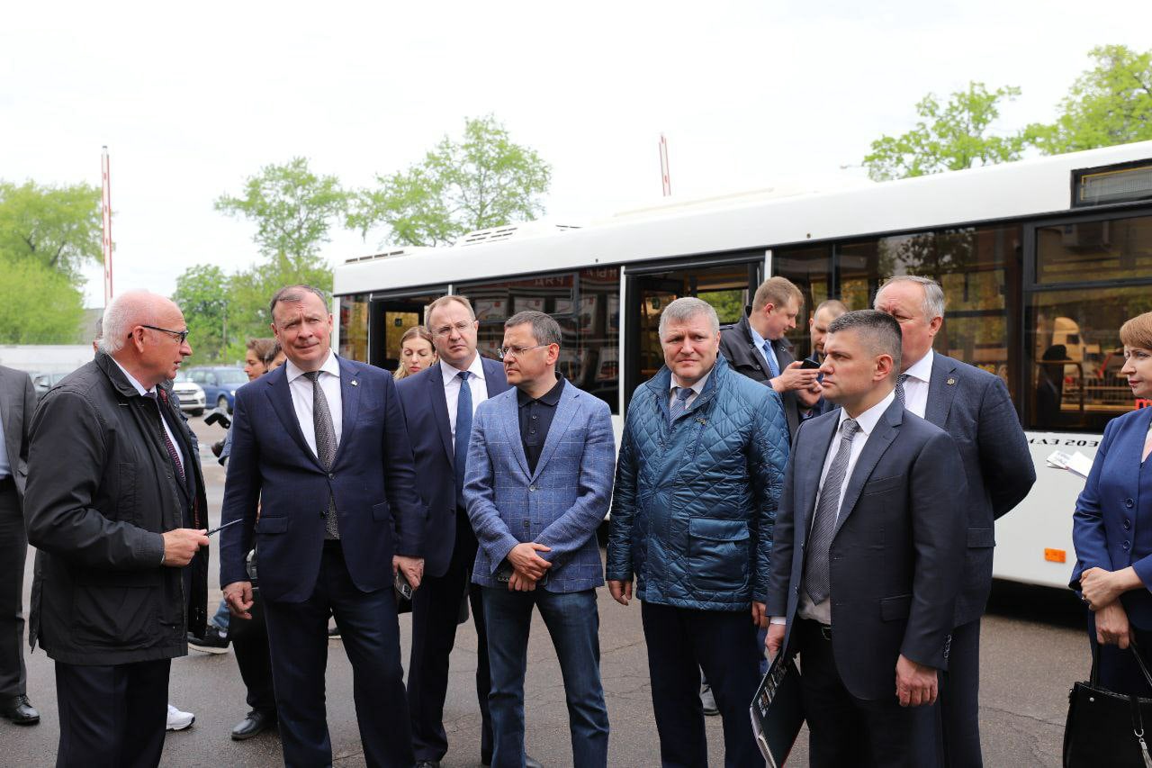 Глава администрации Екатеринбурга посетил МАЗ